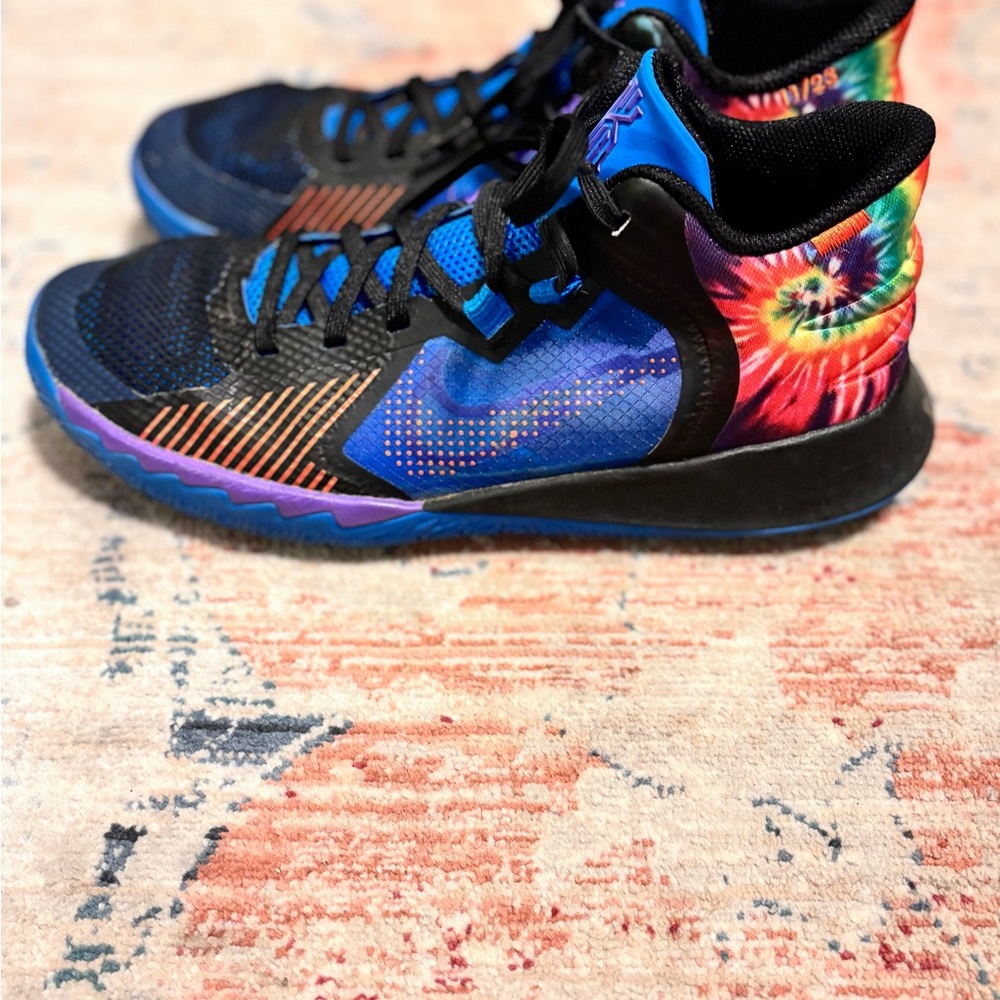 Nike Black and Blue Dynamic Sneakers
